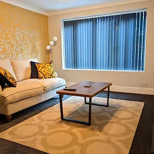 Racecourse Apartment